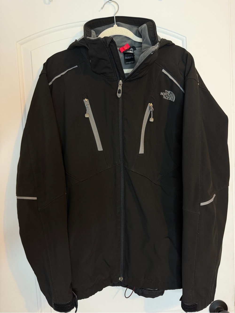 The North Face Black Men’s Ski/Snowboard Jacket with Gray Accents